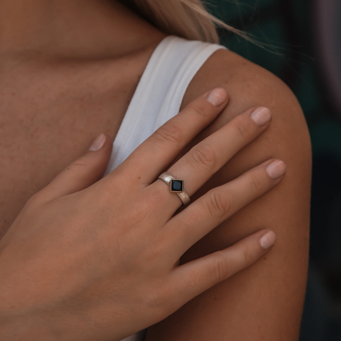 Spira Stunning 1.1 Carat Blue Sapphire Solitaire Ring in Two-Tone Gold & Silver