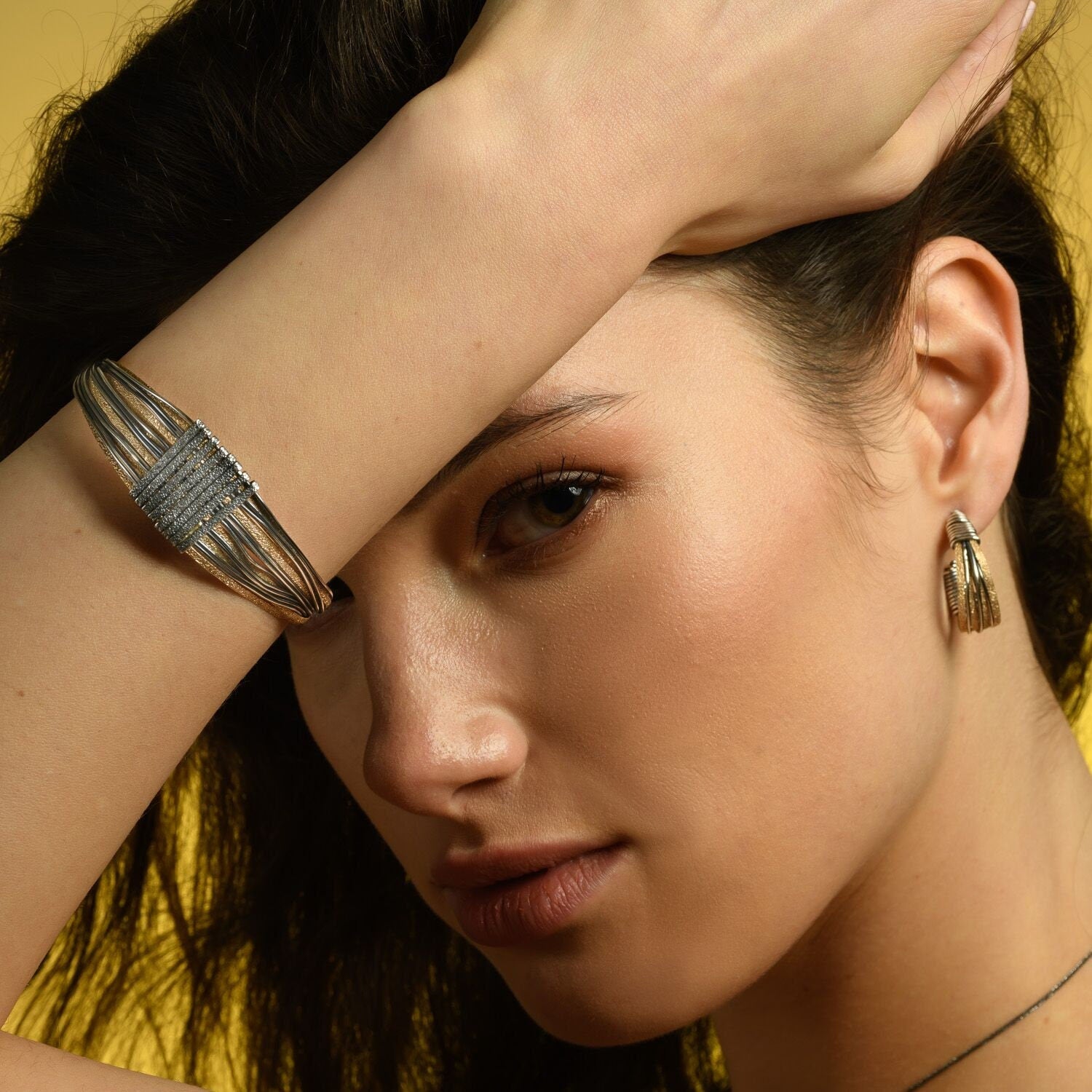 Top 10 Two Tone Bracelets You Can’t Miss This Year