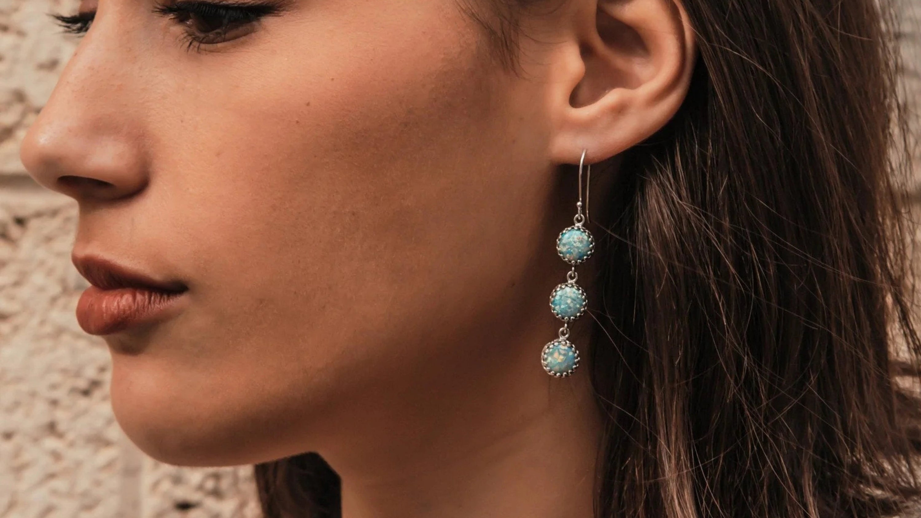 How to Pick and Style Dangling Earrings for Any Occasion