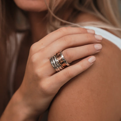 Handcrafted Masterpieces: Unique Silver and Gold Spinner Rings that Exude Artistic Flair