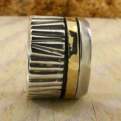 Mesmerizing Design: Unique Silver and Gold Spinner Rings that Captivate the Eye