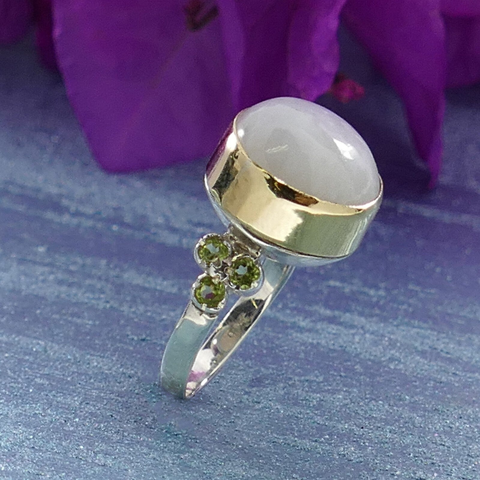 7.84 Ct Natural White Moonstone And Green Peridot Gemstones Two Tone 9k Yellow Gold 925 Sterling Silver Solitaire with Accents Ring Setting