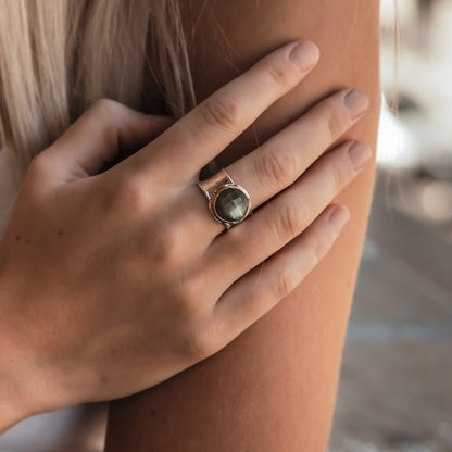 Labradorite Mixed Metal Ring 5.8 Carat Natural Green Labradorite Gemstone Two Tone Solid 9k Yellow Gold &amp; 925 Sterling Silver Solitaire Ring